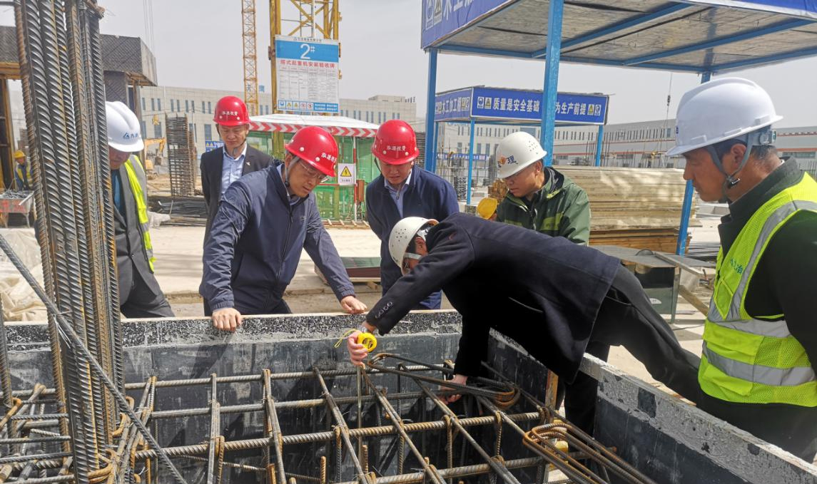 泓源公司對重點(diǎn)建設項目進(jìn)行質(zhì)量安全檢查(圖1)