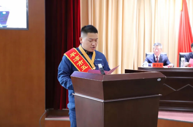 喜報！市產(chǎn)投集團員工楊李榮獲2022年平?jīng)鍪形逡粍趧?dòng)獎?wù)?圖2)
